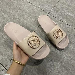DKNY Logo Rubber Slippers in Pink
